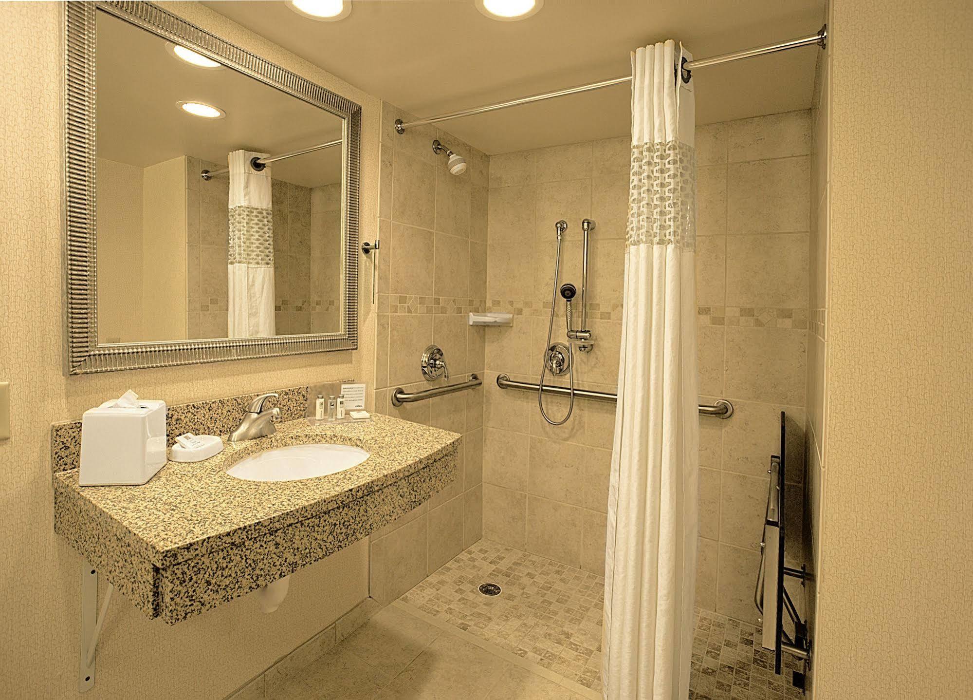 Hampton Inn Asheville - Biltmore Area Номер фото